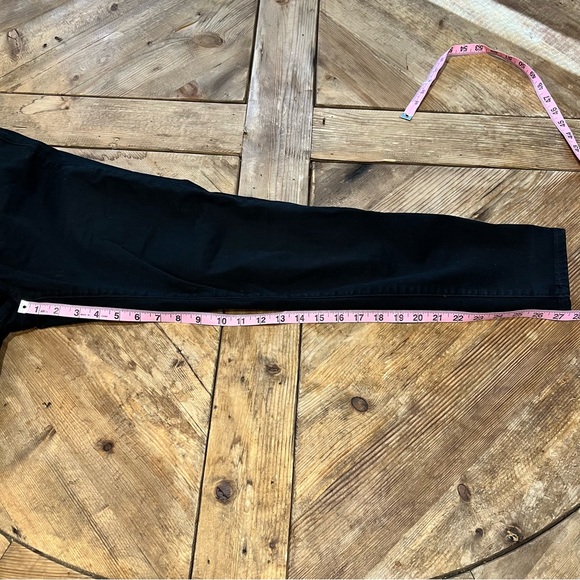 Madewell 9” Mid-Rise Button Fly Skinny Stretch Jeans in Dark Black Wash - Picture 13 of 13